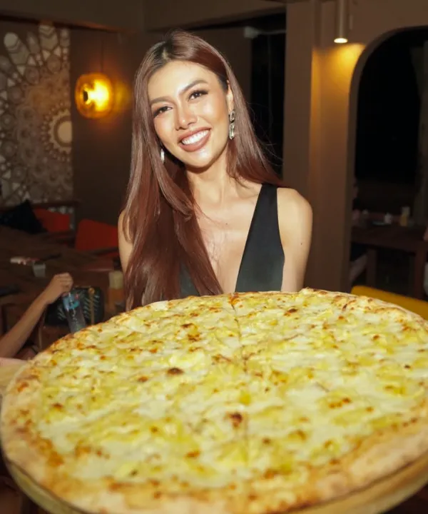 Tann Beach Club Pizza Girl