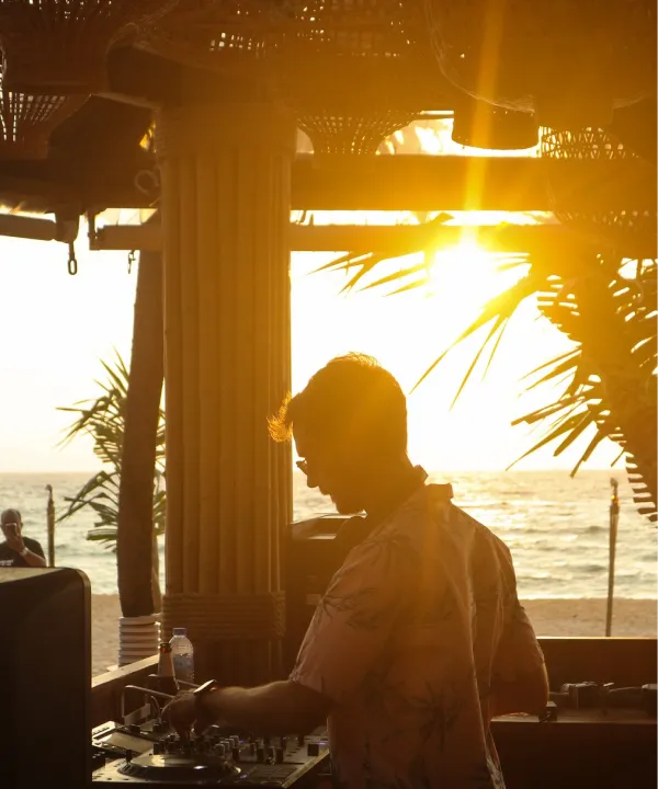 Tann Sunset Beach Front Dj